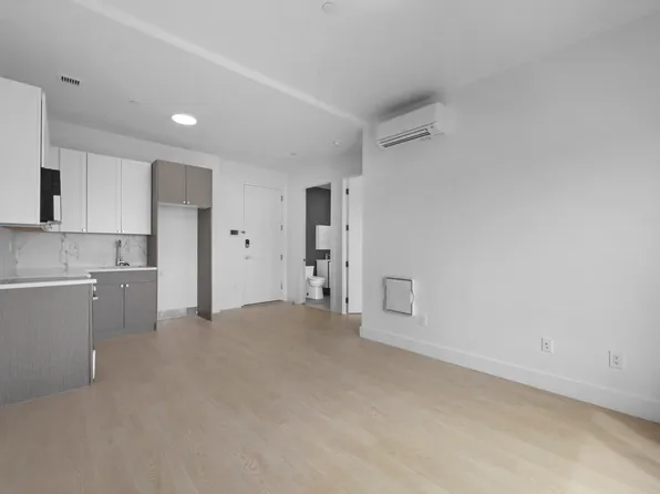 837 Maple Street image 1 of 9