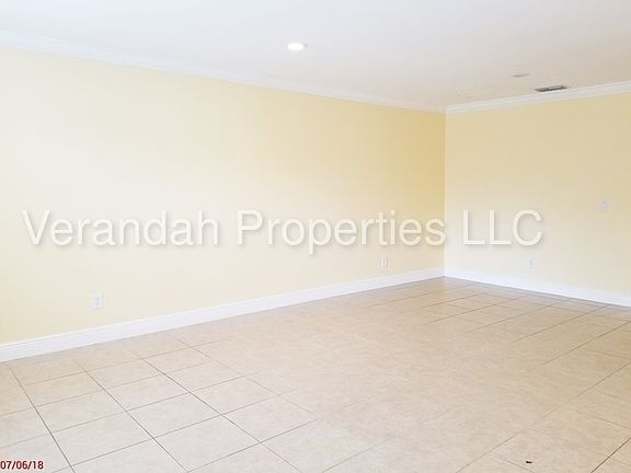 5th image of 1120 Roundtable Dr