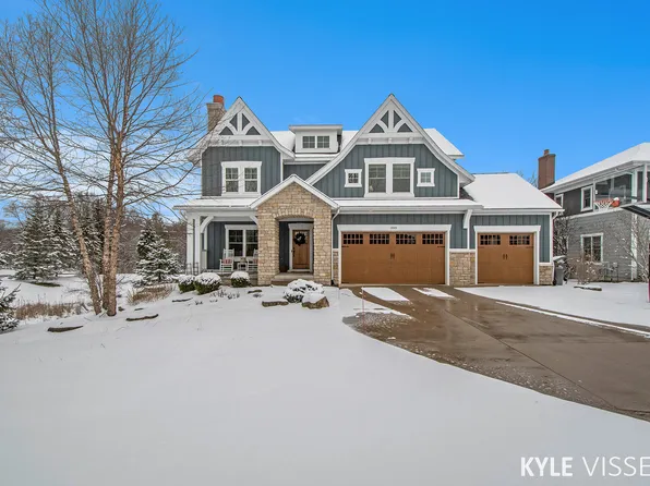 390 Saddleback Dr NE, Grand Rapids, MI 49525