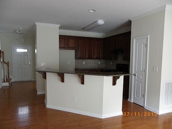 4th image of 829 Lacebark Dr