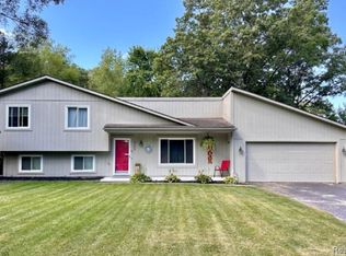 3165 Jennella Dr, Commerce Township, MI 48390