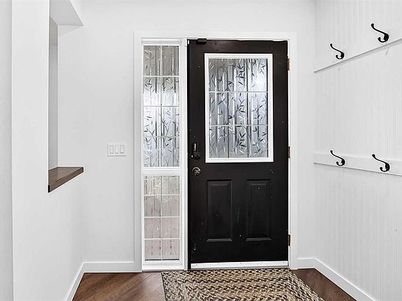 5th image of 172 E Cimarron Grove Cres