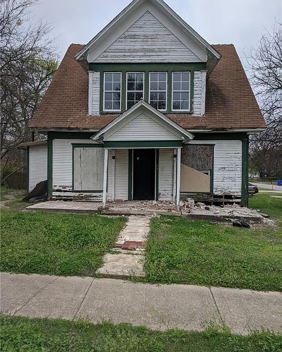 1st image of 204 S Cockrel Ave