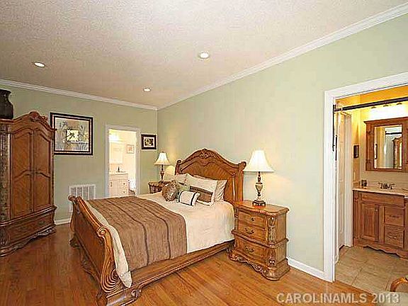 5th image of 182 Olympia Dr