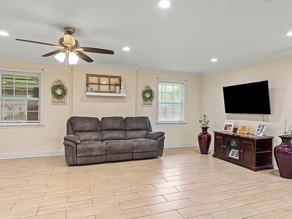 4th image of 2104 Connie Dr