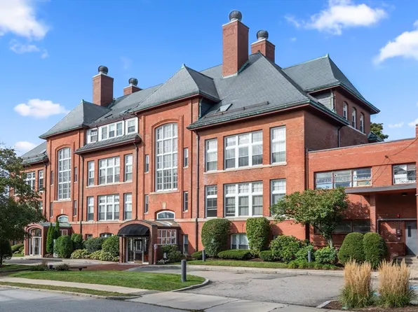 51 Pettee St APT 11, Newton, MA 02464