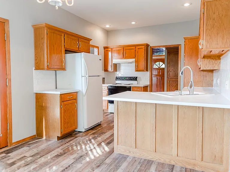 211 Oakdale Dr — Photo 12