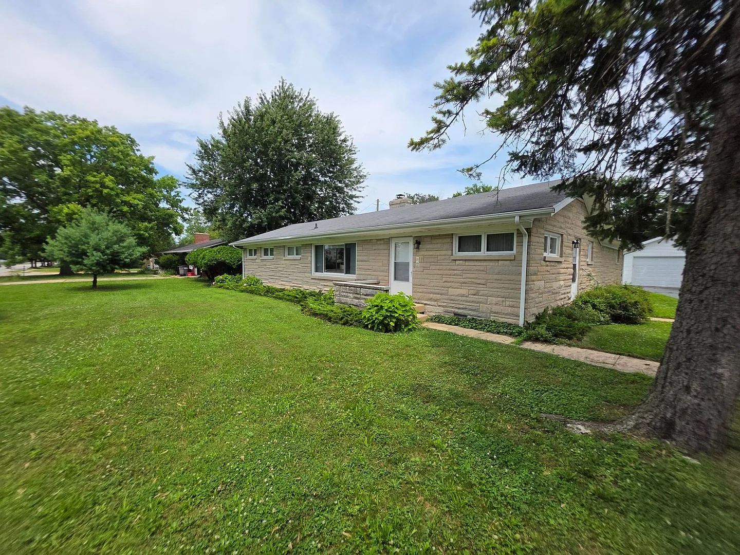 3BR/2BA/2CarGarage Only A Few Minutes From Everything! Ask About Our Move-In Special! — Photo 2
