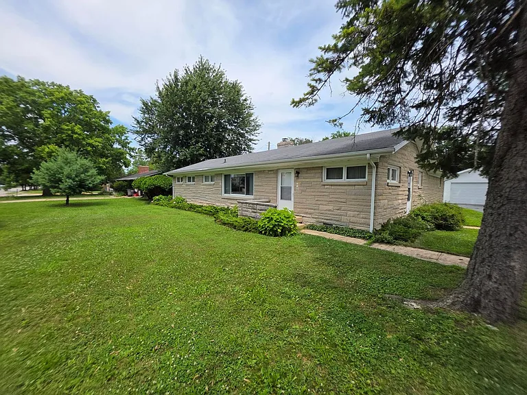2726 N Salisbury St — Photo 2