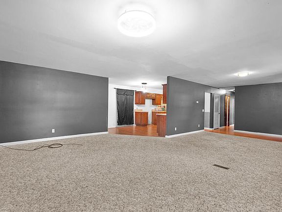 4th image of 2005 Pinewood Ln