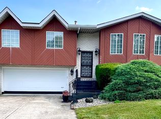 3992 Willowood Ct, Crown Point, IN 46307