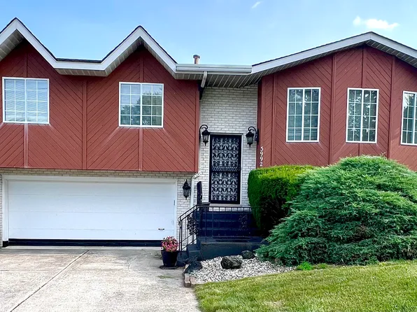3992 Willowood Ct, Crown Point, IN 46307