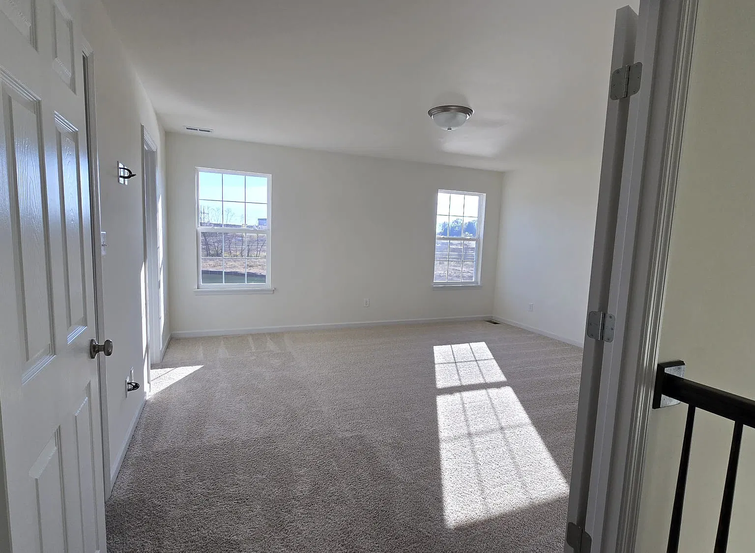4 bed, 2.5 bath, 2800 sqft, $3,200 — Photo 4