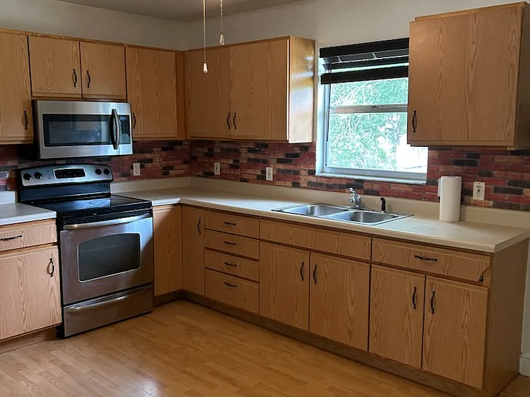 1406 Crossview St — Photo 4
