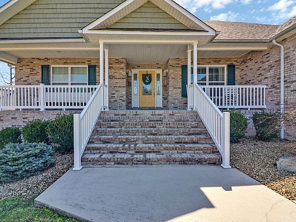 4th image of 35 Satsuma Dr