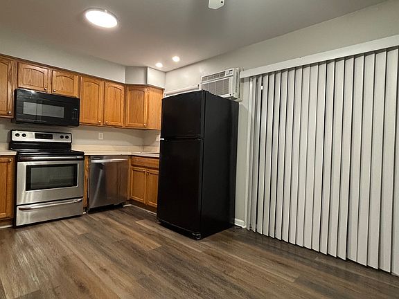 3rd image of 98 Village Ct APT 3