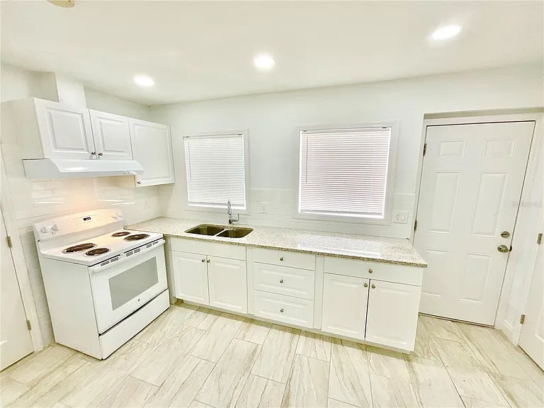 2117 Calusa Trl #B — Photo 3