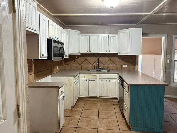 3rd image of 1507 N Avenue F