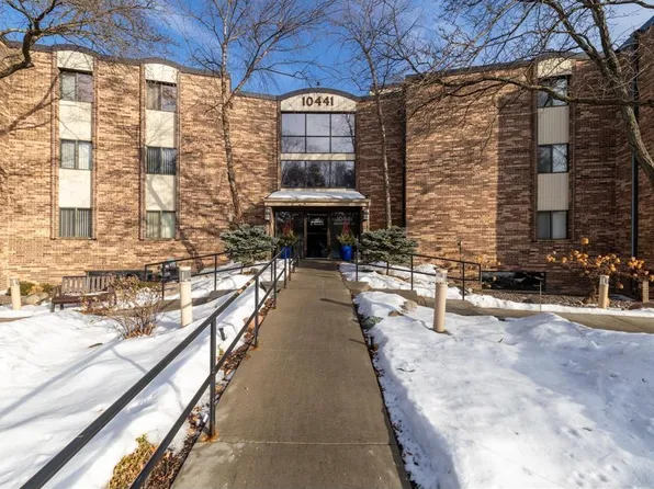 10441 Greenbrier Rd APT 120, Minnetonka, MN 55305