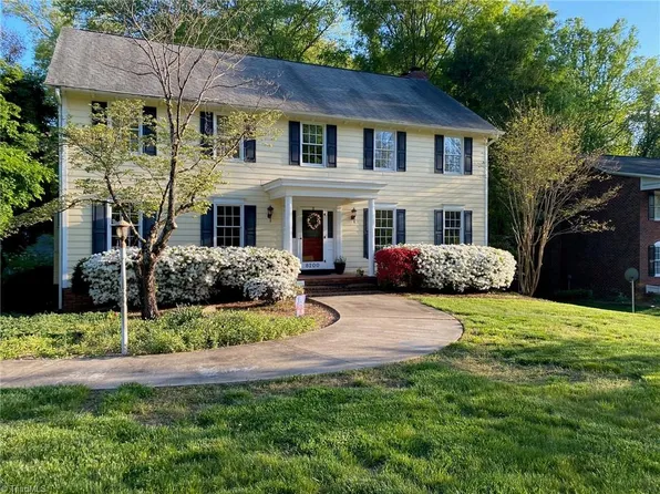 8200 Rivermont Dr, Clemmons, NC 27012