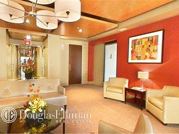 5th image of 260 W 54th St APT 17G