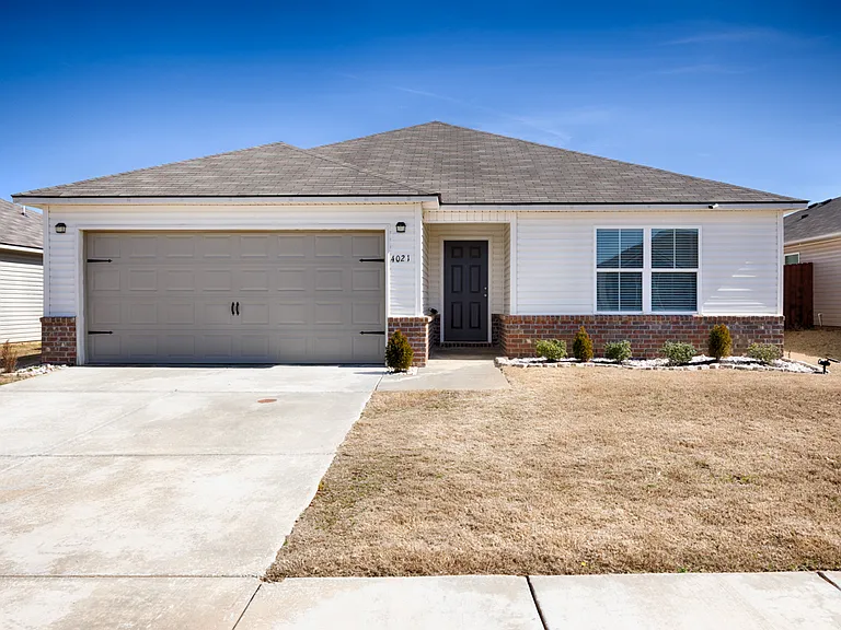 4021 Ryan Dr SW — Photo 1