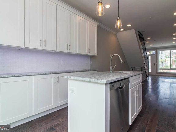 3rd image of 2508 W Oxford St
