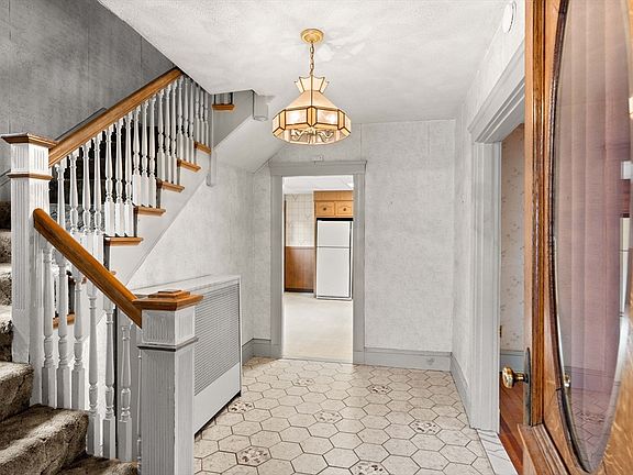 4th image of 35 Mount Washington Ave