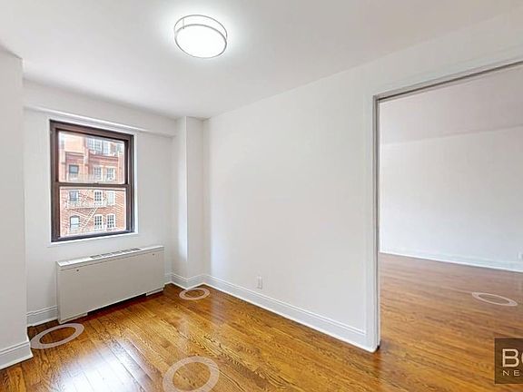 4th image of 168 W 94th St #8A