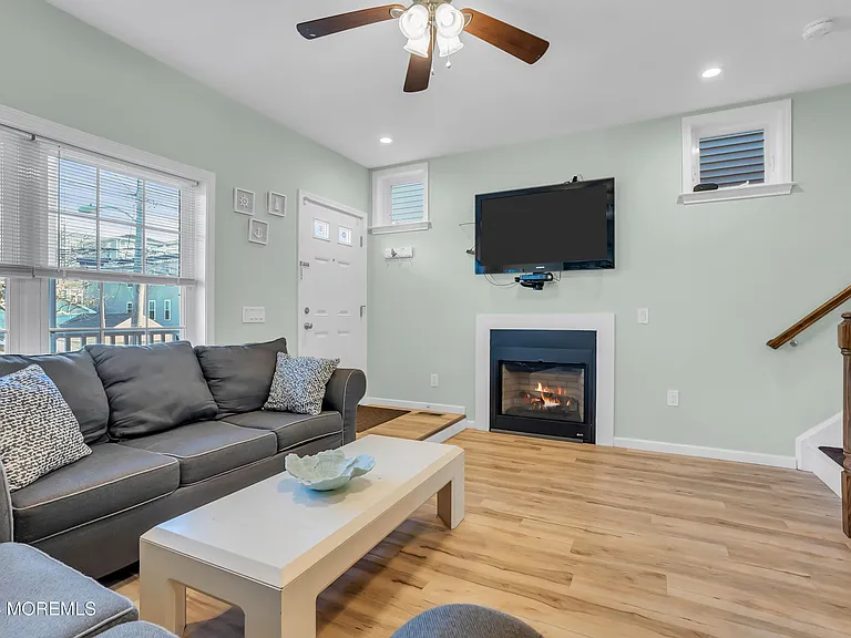 329 Franklin Ave — Photo 4