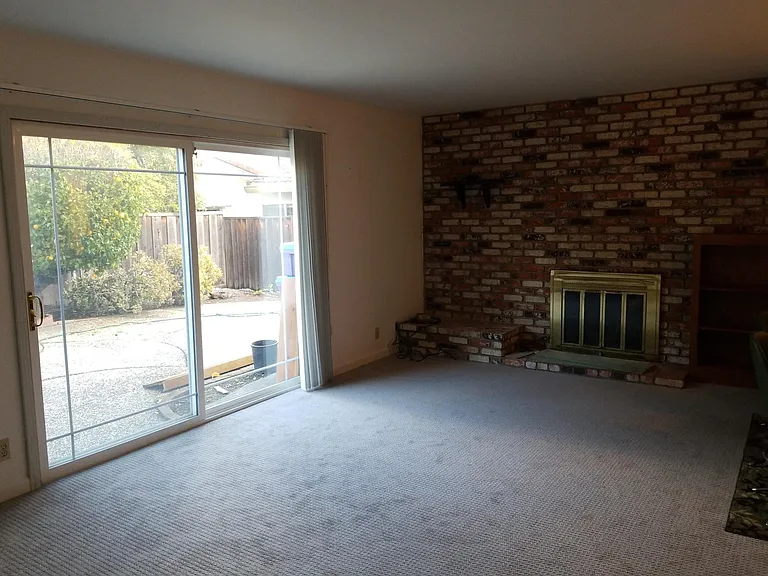 6385 Vicanna Dr — Photo 17