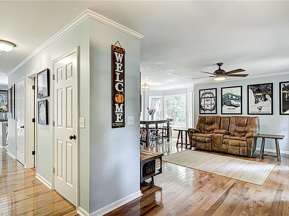 4th image of 2416 Beaconwood Dr