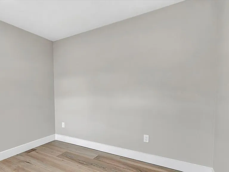 525 Lamara Way NE — Photo 7