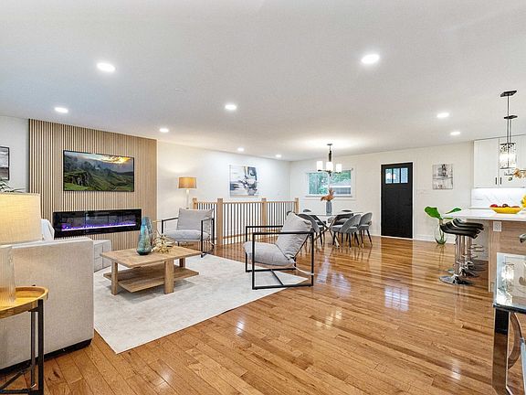 2nd image of 543 Victoria Ln