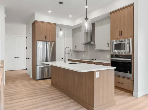 297 S Riviera Way #88, Cochrane, AB T4C 2V8