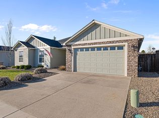 1043 Arrowhead Trl, Eagle Pt, OR 97524