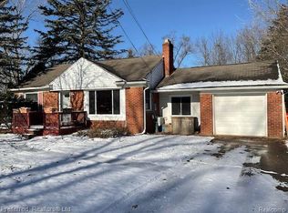 21876 Frazer Ave, Southfield, MI 48075