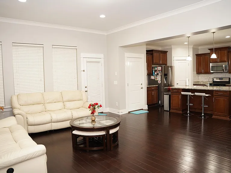 1037 Ryecroft Ln — Photo 9