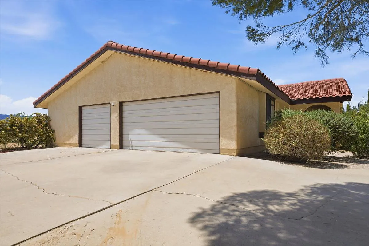 4548 W Ave #K12 in Lancaster, CA 93536 — Photo 4