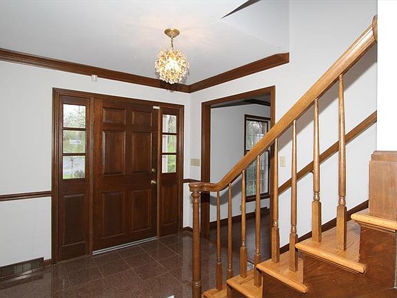4th image of 9875 Fox Hollow Ln