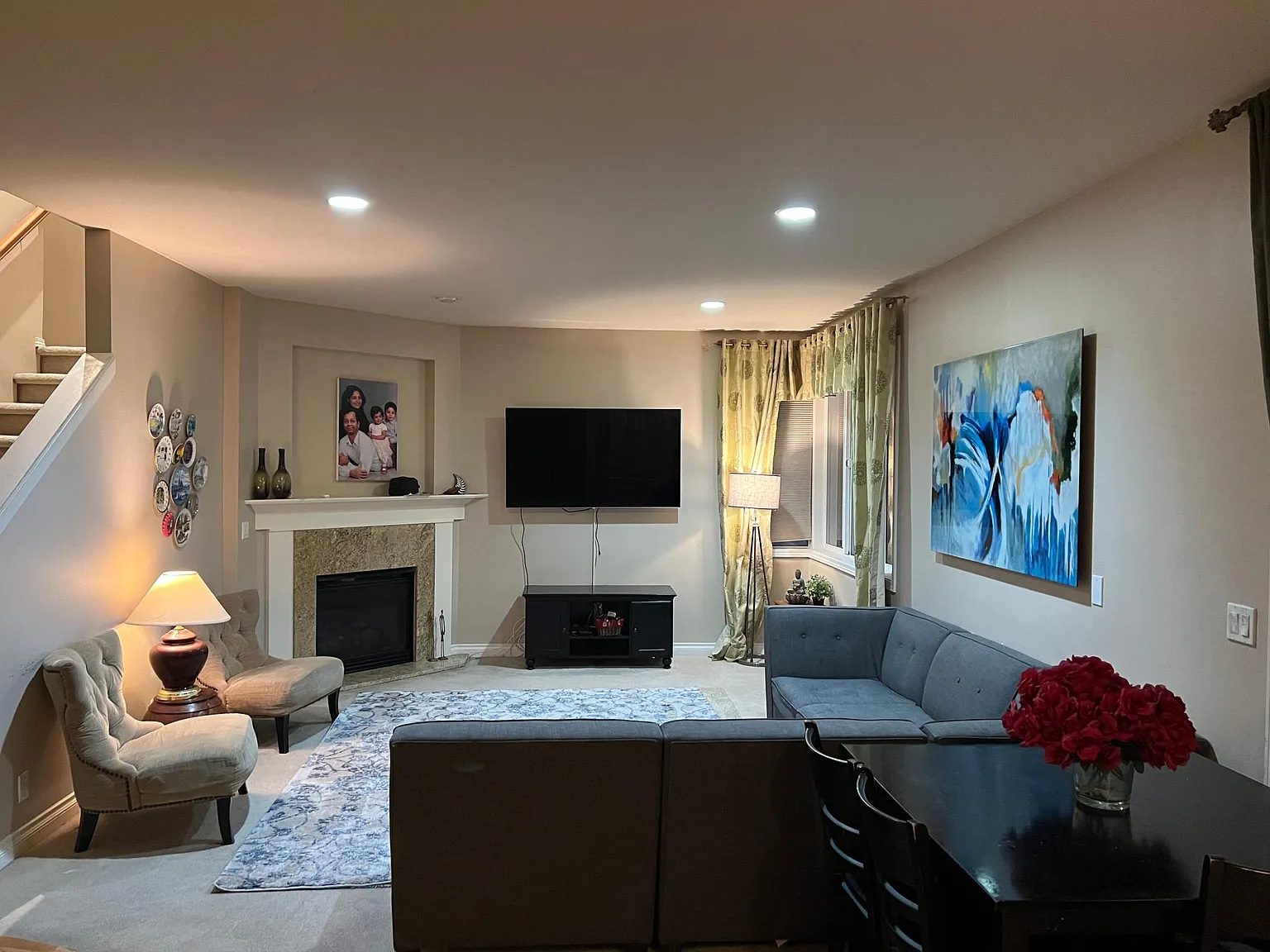 4 bed, 2.5 bath, 2498 sqft, $4,400 — Photo 2