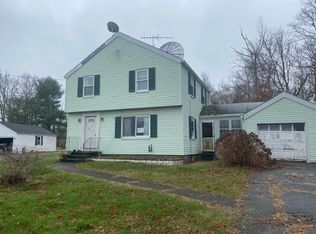 437 Crandall Rd, Tiverton, RI 02878