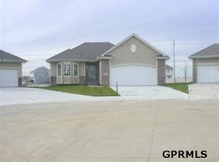 9523 Honey Locust Cres, La Vista, NE 68128