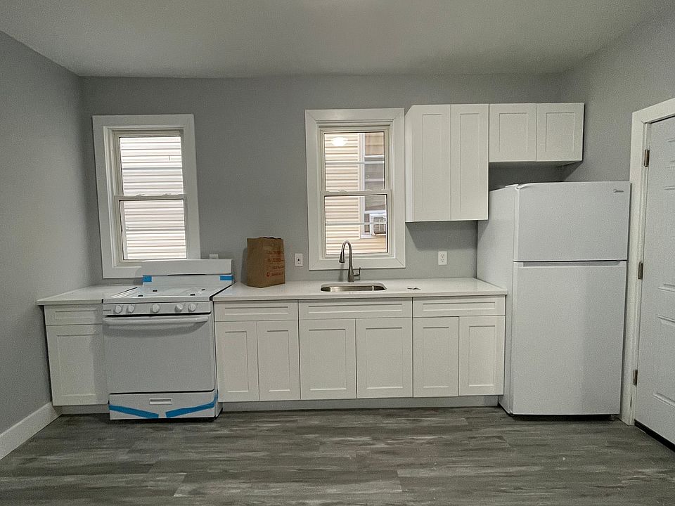 1st image of 168 Fulton Ave #2