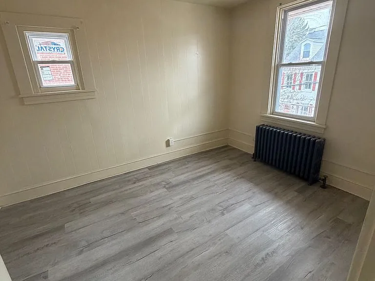 121 Laurel St — Photo 16