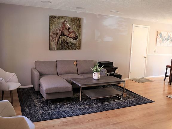 3rd image of 3005 Featherstone Dr