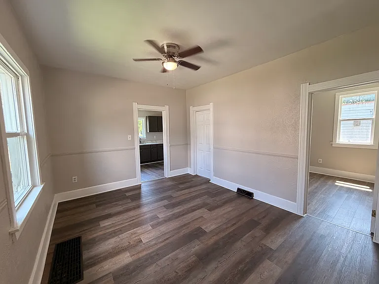 317 Eldred Ave — Photo 5