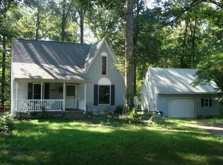 6225 Jones Creek Dr, Gloucester, VA 23061
