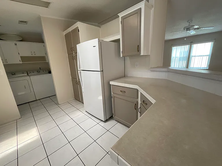 827 Sunglow St — Photo 6