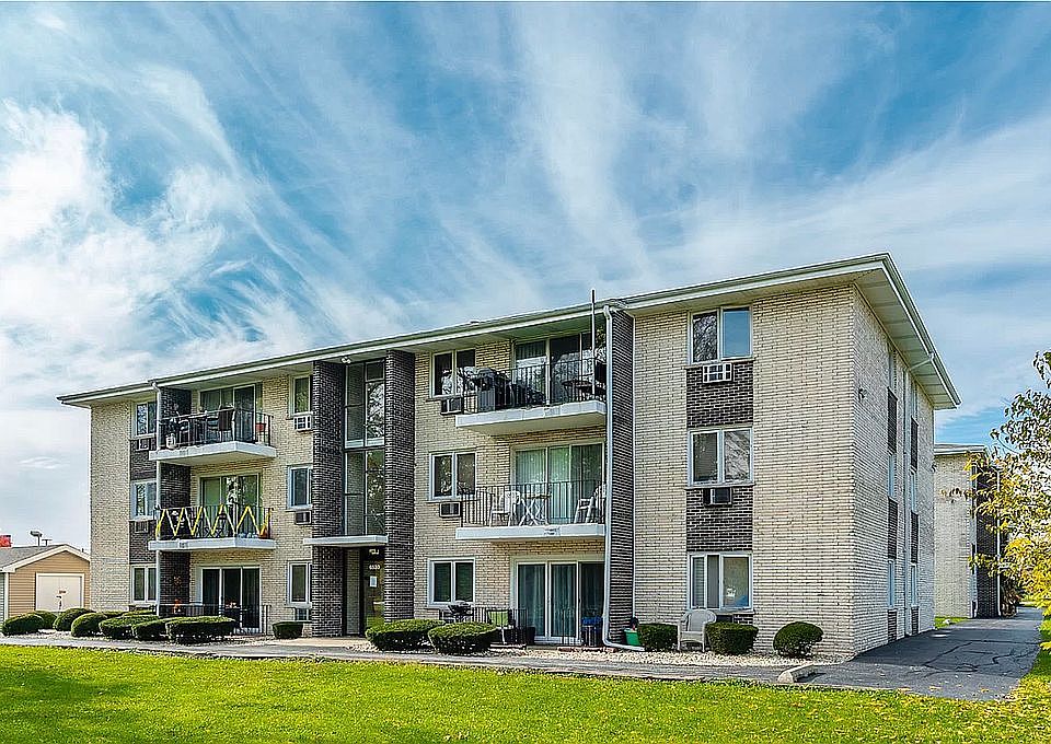 1st image of 6530 W 94th Pl APT 3D